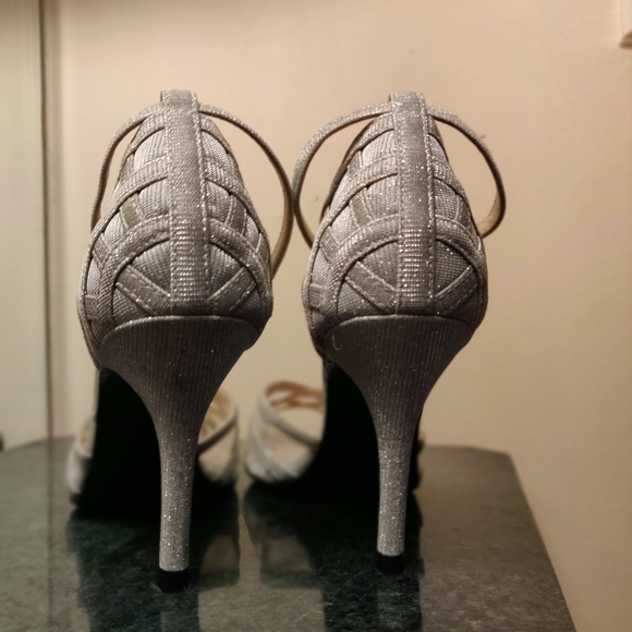 J.Renee women slingback. - Picture 3 of 4